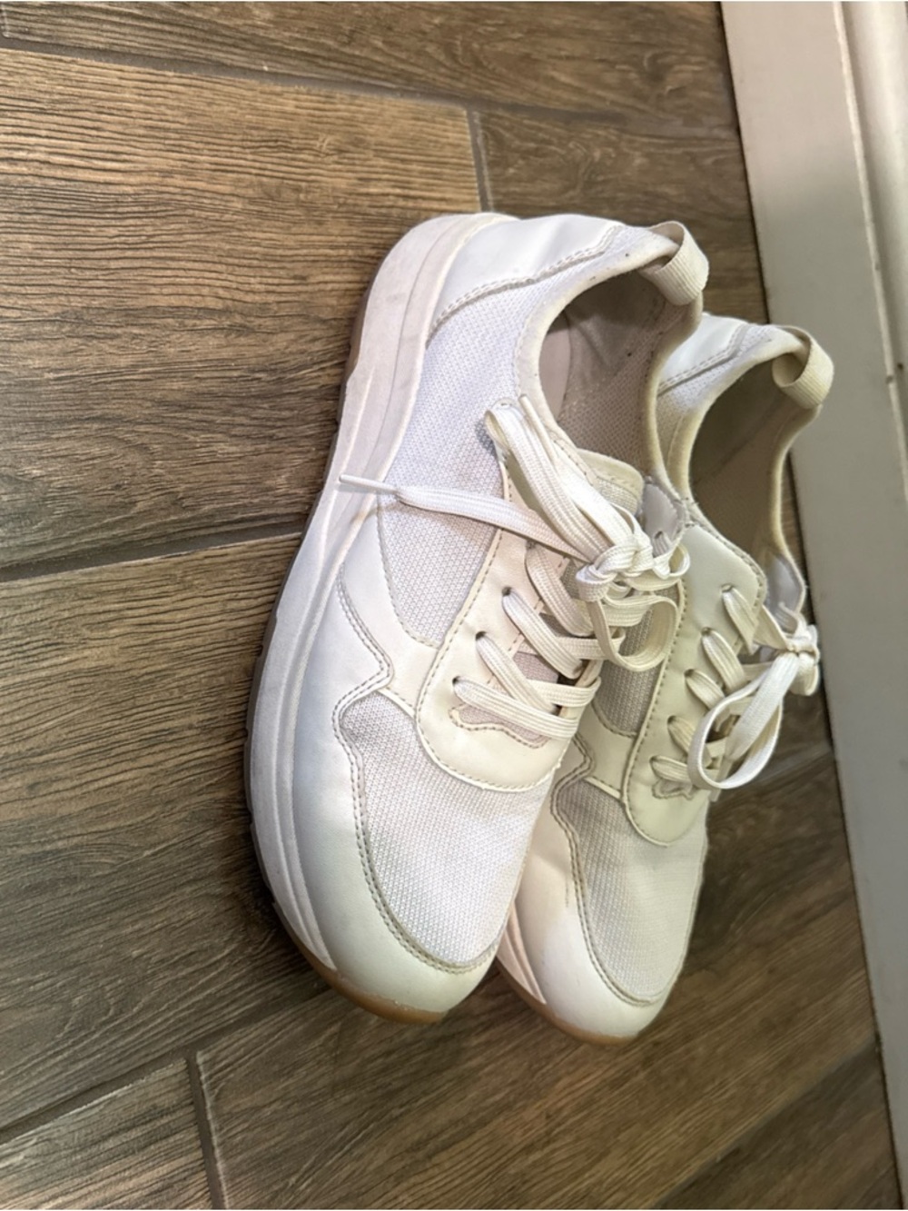 Banana Republic Sneakers Women’s  Size 8